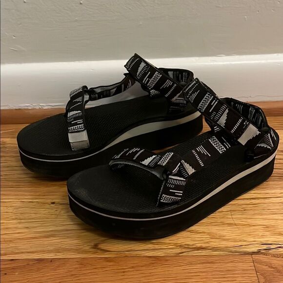 Teva Flatform Black and White Platform Sandals size 8 - Picture 1 of 7